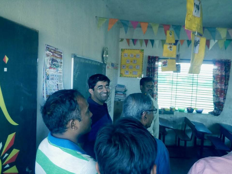 मान्यवरांची गोरक्षनाथ शाळेला भेट